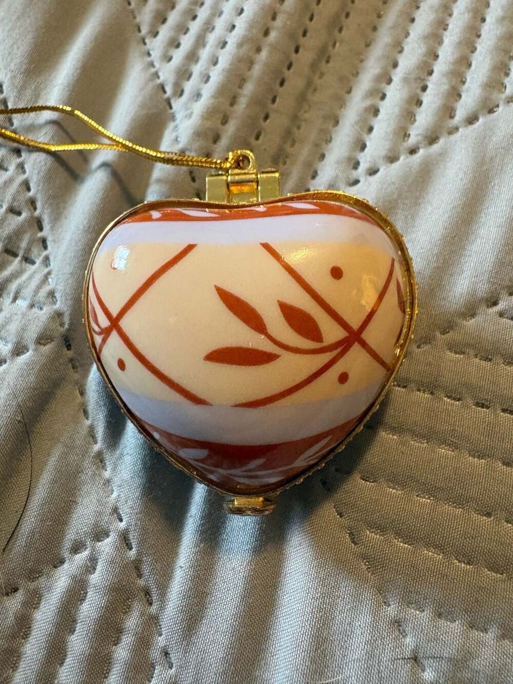 NEW Valerie Parr Hill Porcelain Heart Trinket Box with 'Laughter' Script